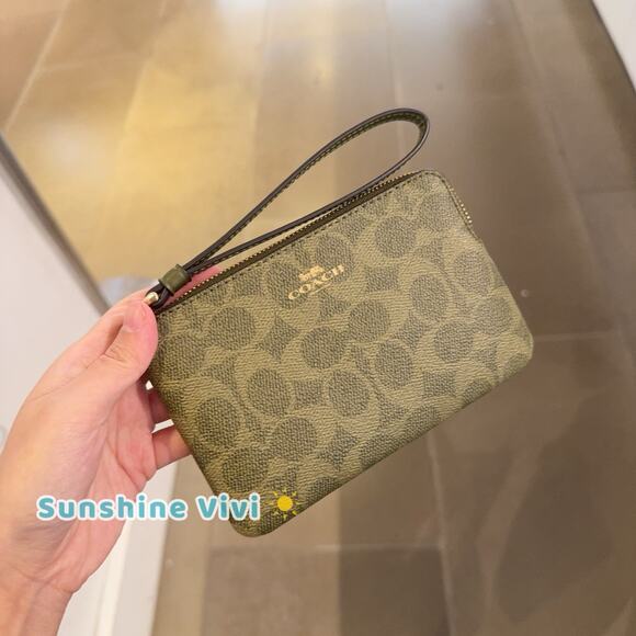 Coach Corner Zip Wristlet In Signature Canvas CAQ75 Gold/Olive - Picture 1 of 7
